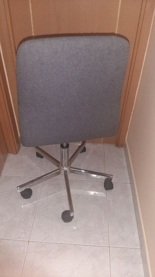 Silla escritorio giratoria gris