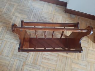 Revistero madera marrón