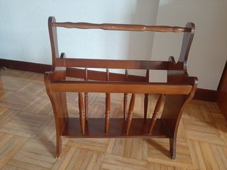 Revistero madera marrón