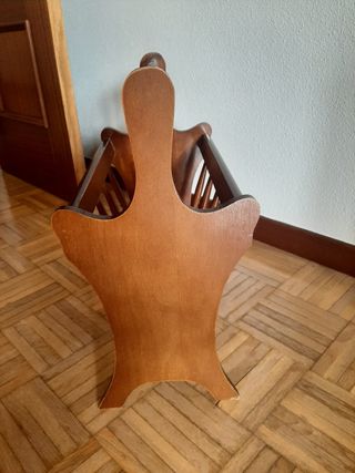 Revistero madera marrón