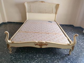 Cama matrimonio clásica - mimbre y madera