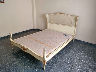 Cama matrimonio clásica - mimbre y madera