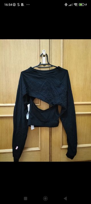 Top negro c/hombros manga larga