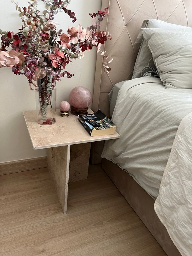 Comodine in travertino