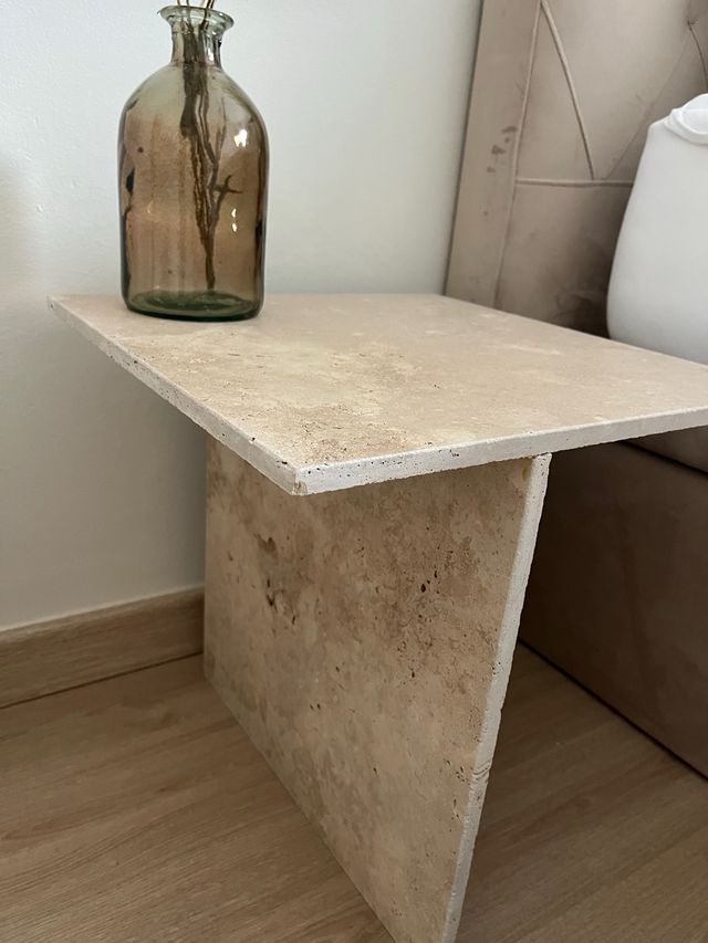 Comodine in travertino