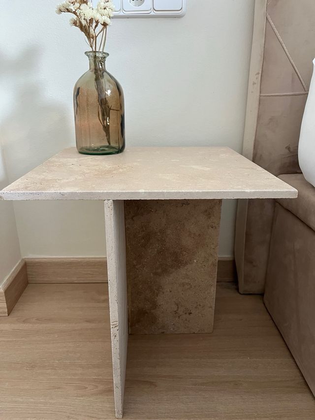 Comodine in travertino