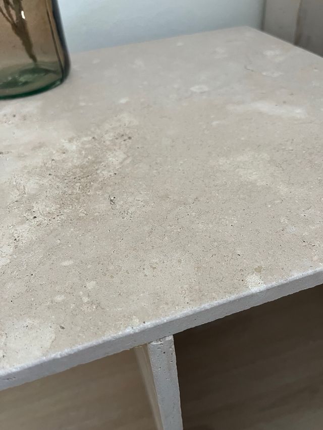 Comodine in travertino