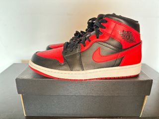 Zapatillas Jordan 1 Mid - Rojo y Negro
