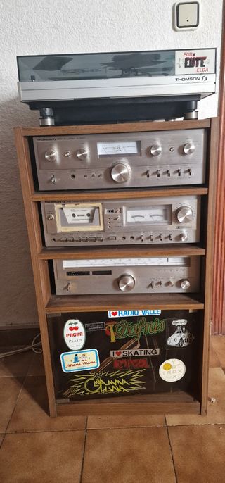 Máquina escribir + tocadiscos vintage