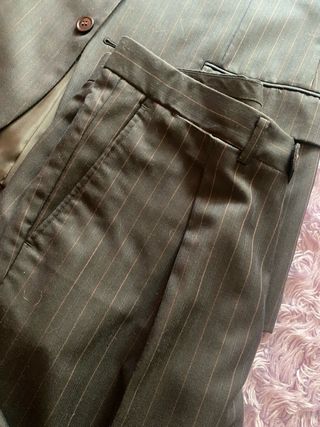 Traje mujer rayas negras