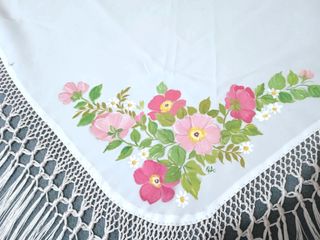 Mantoncillo blanco pintado a mano seda sintética