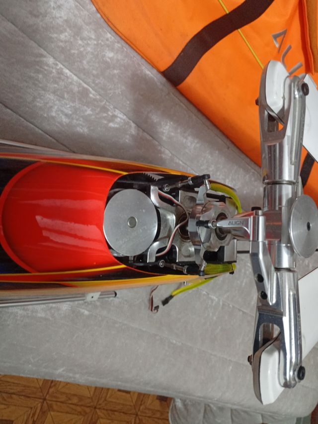 Helicóptero T-Rex 700E eléctrico