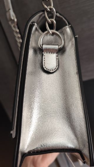 Bolso bandolera plateado tachuelas