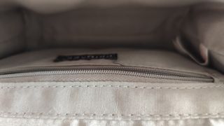 Bolso bandolera plateado tachuelas