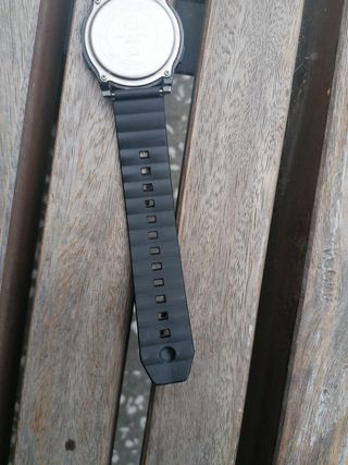 Reloj deportivo negro (Golden Hour)