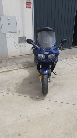 SUPER SPORT Triumph Sprint ST 955i Azul