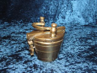 Antiguo ponderal vasos bronce 7 piezas s. XIX