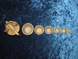 Antiguo ponderal vasos bronce 7 piezas s. XIX