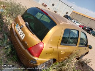 Renault Clio - se vende entero