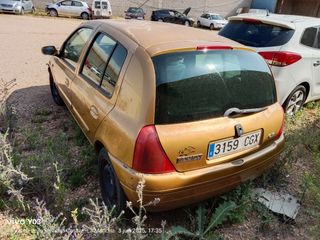 Renault Clio - se vende entero