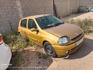 Renault Clio - se vende entero