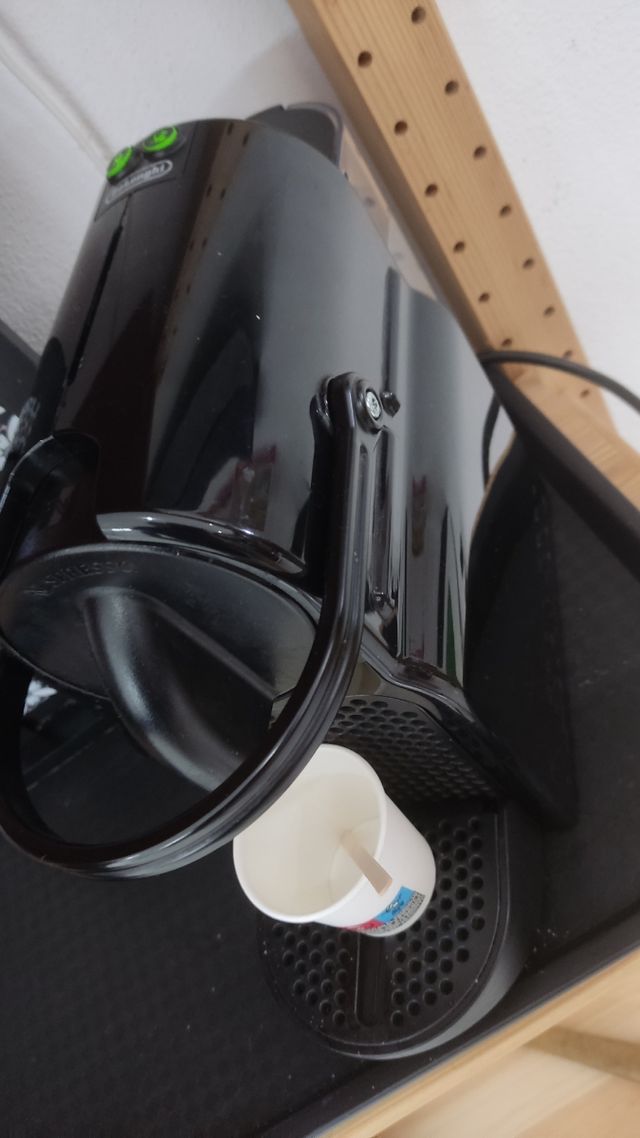 Máquina Nespresso DeLonghi