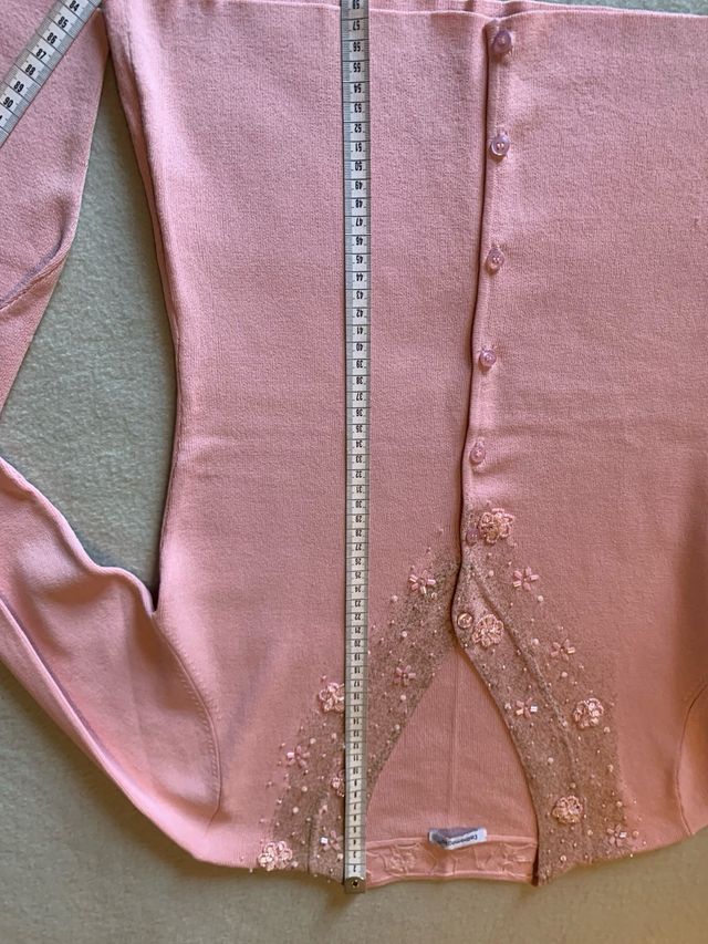 cardigan sciancrato , scollatura con perline