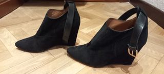 Botines cuña ante negro