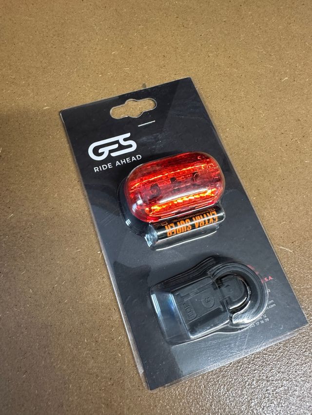 Luz trasera bici GS Ride Ahead incluye pila
