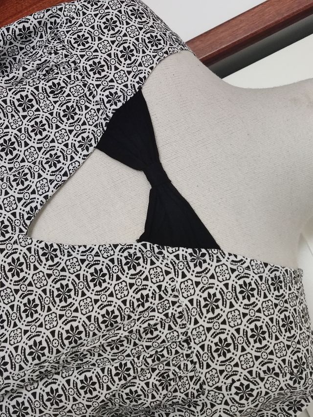 Blusa negra y blanca talla S