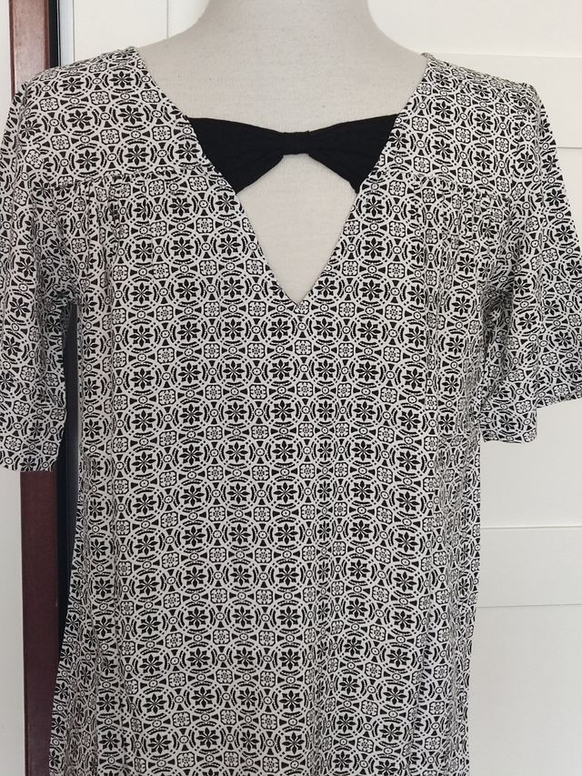 Blusa negra y blanca talla S