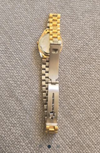 Reloj Geneve dorado con diamantes