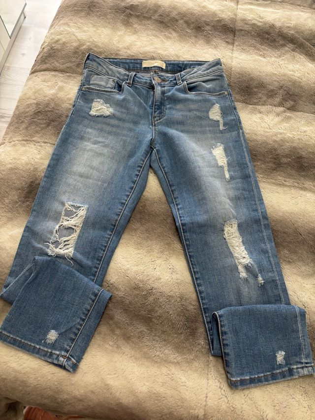 Vaqueros Zara niña 9 años rotos