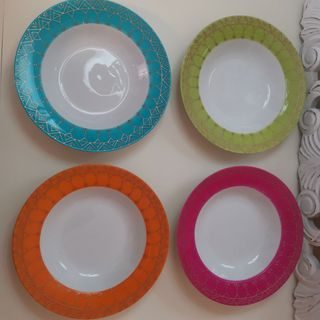 4 Piatti Fondi Colorati