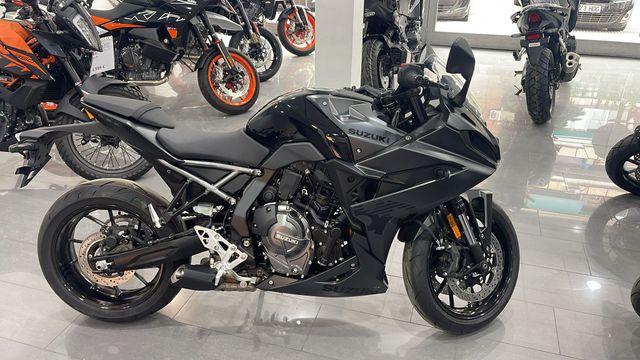 SUZUKI GSX-8S