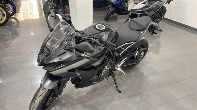SUZUKI GSX-8S