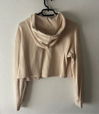 Sudadera corta beige Bershka