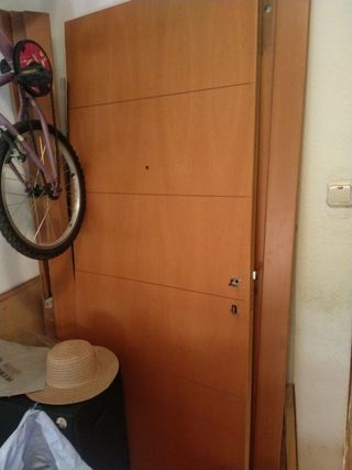 Puerta de entrada abertura derecha