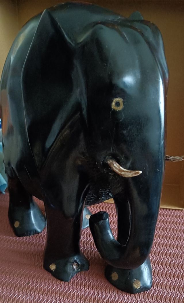 Elefante Ébano tallado a mano
