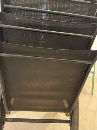 4 Sillas de terraza apilables negras. cada una 5€