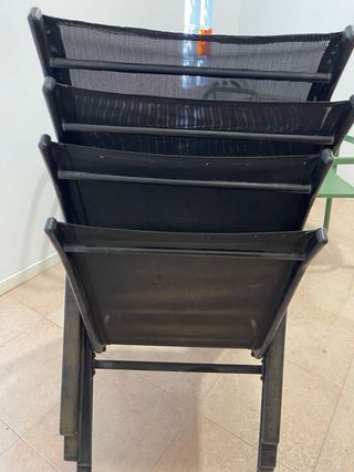 4 Sillas de terraza apilables negras. cada una 5€