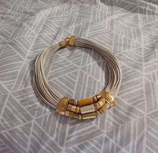 Collar étnico beige y dorado