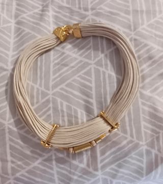 Collar étnico beige y dorado