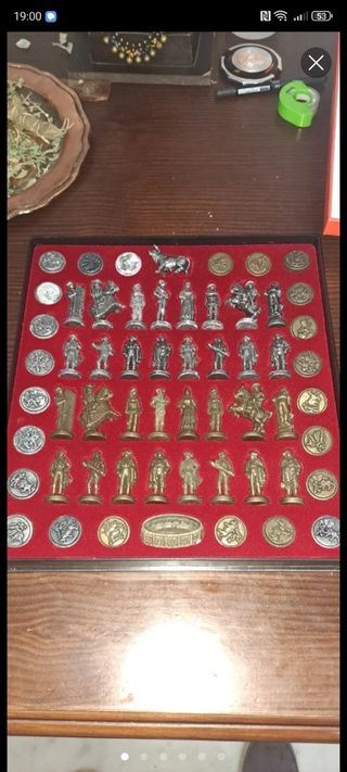 JUEGO DE AJEDREZ Y DAMAS TAURINO