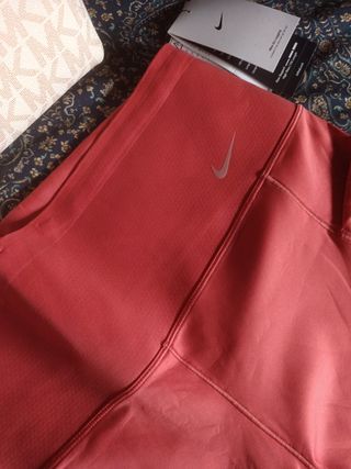 Leggins Nike color Rojo