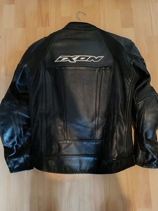 Chaqueta moto cuero IXON