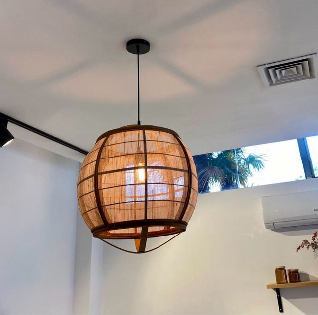 Lámpara colgante de ratán