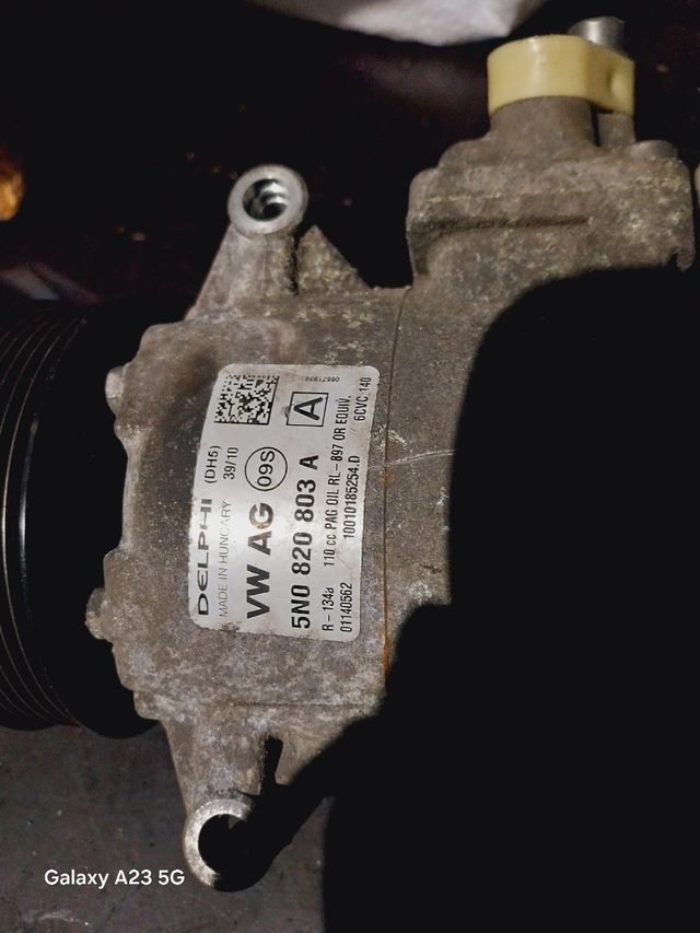 Compresor A/C VW Golf V 5N0 820 803 A