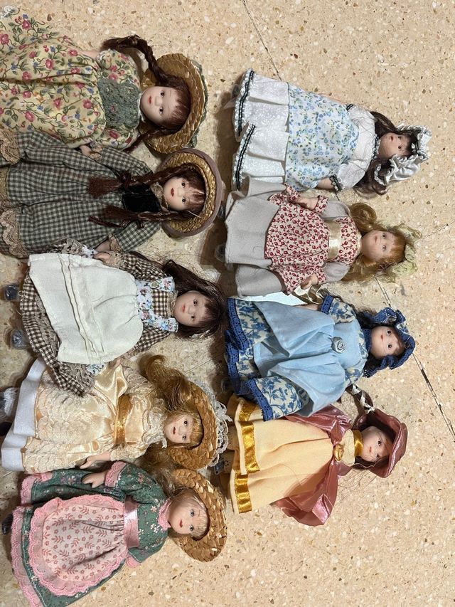 9 Bonecas de Porcelana - Casa de Bonecas
