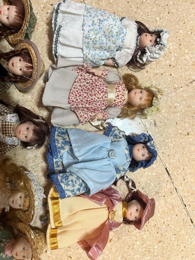 9 Bonecas de Porcelana - Casa de Bonecas